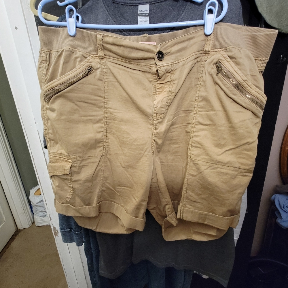 Plus size shorts khaki
